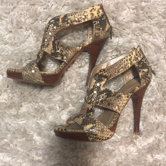 Stuart Weitzman - Picture 2 of 6